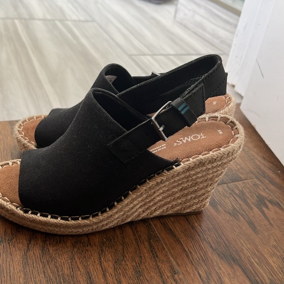 Tom’s size 5 - Picture 2 of 4